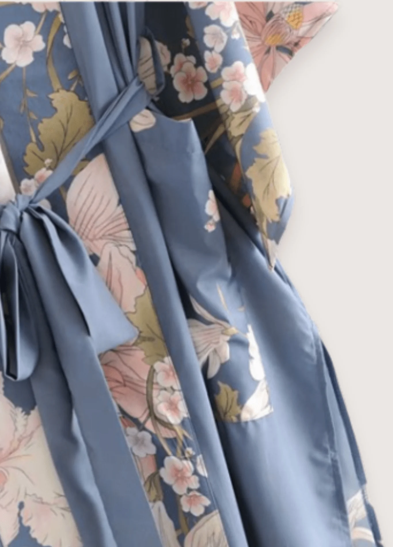 Kimono long bleu pâle à motif fleuri et paon - Image 4
